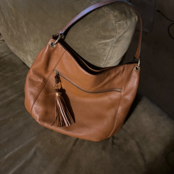 Beautiful Tan Michael Kors Hobo Handbag w/2 Outside Pockets & Tassel - Picture 8 of 11